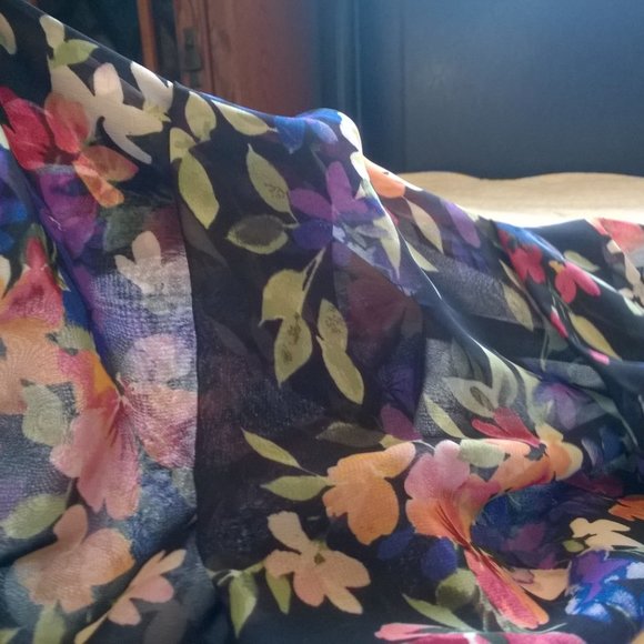 Floral Faux Wrap Blouse - Picture 4 of 9